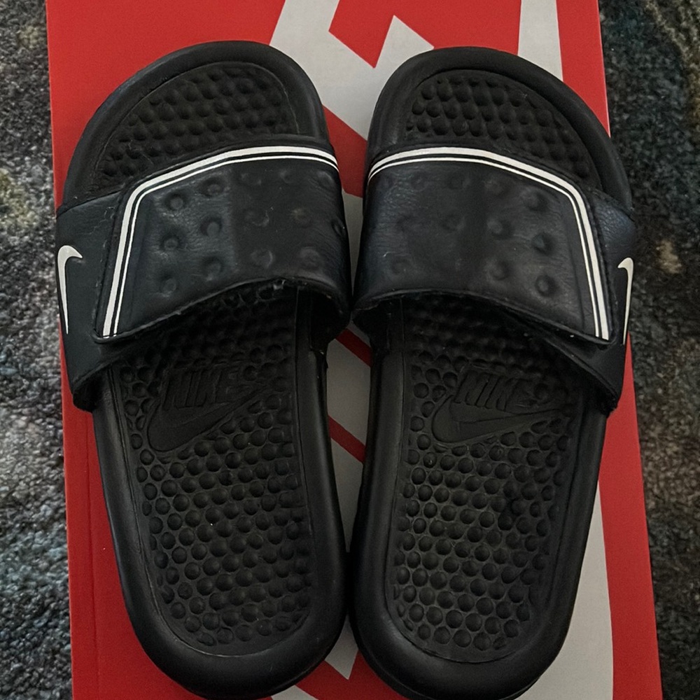 Boys Nike slides